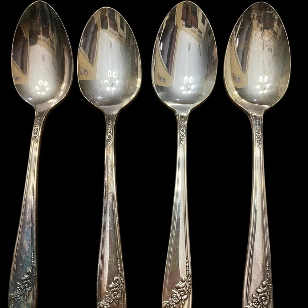 Vintage 1946 Oneida Tudor Plate Queen Bess Silverplate Teaspoons - Set of 14